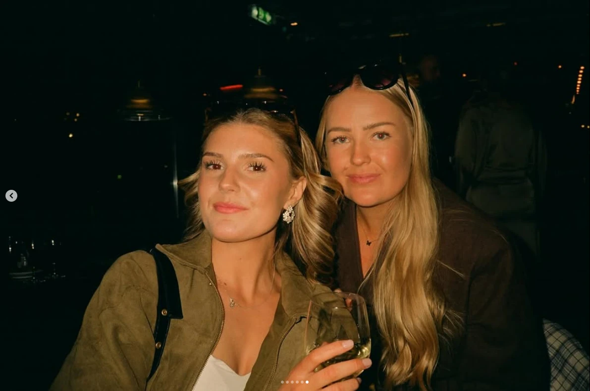 Två deltagare med vin